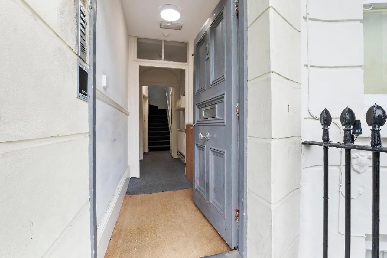 Escape To The Sea Large Property- Beach 150 Meters- Sleeps 5 - Fast Wifi Brighton 0*,
