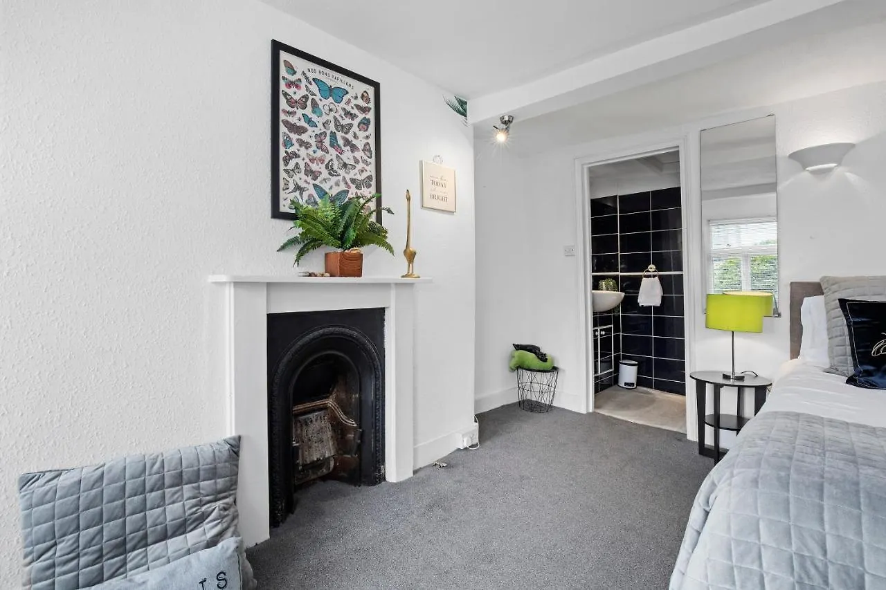 Escape To The Sea Large Property- Beach 150 Meters- Sleeps 5 - Fast Wifi Brighton Reino Unido