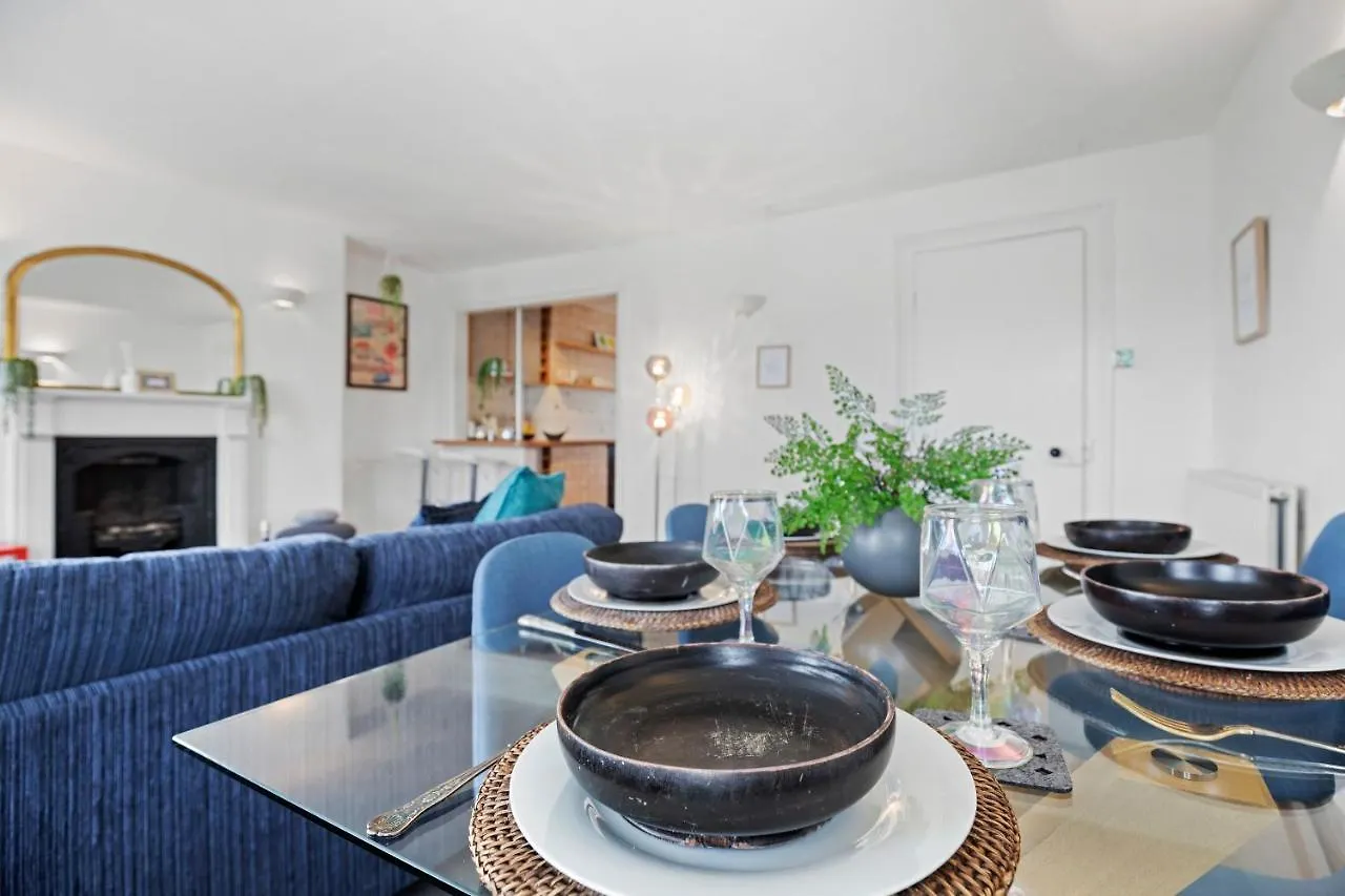 Escape To The Sea Large Property- Beach 150 Meters- Sleeps 5 - Fast Wifi Brighton 0*,  Reino Unido