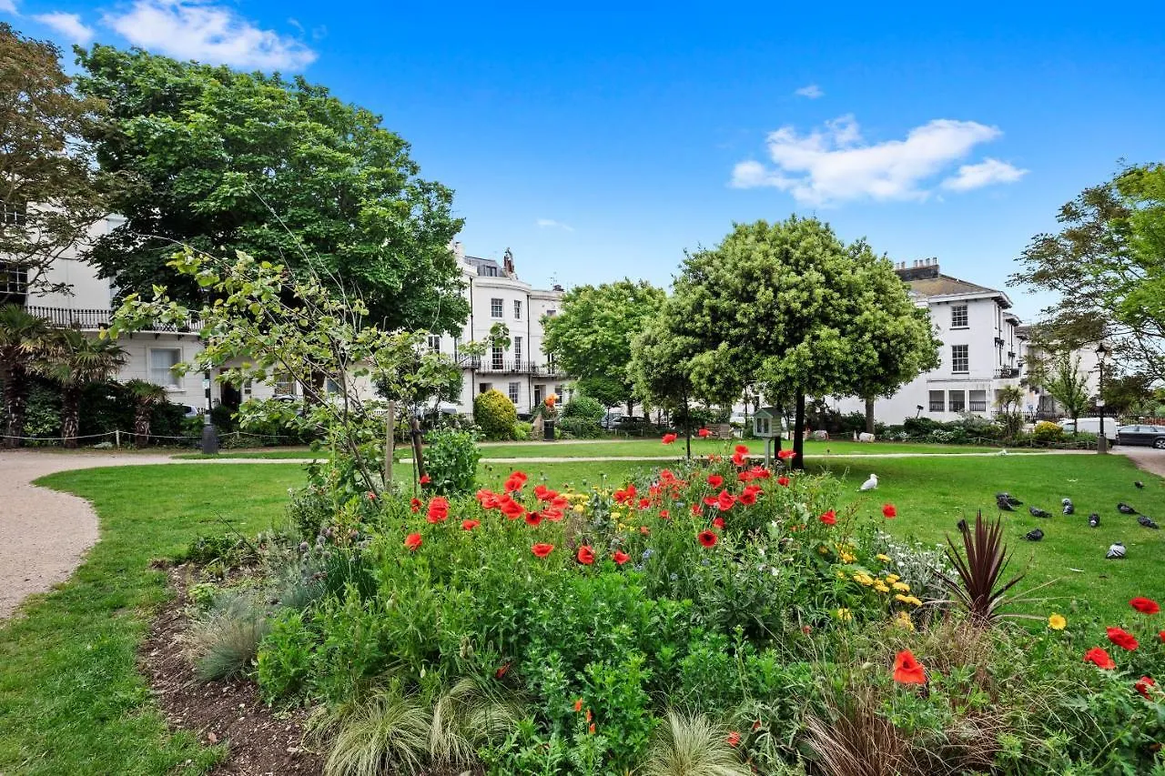 Escape To The Sea Large Property- Beach 150 Meters- Sleeps 5 - Fast Wifi Brighton Apartamento